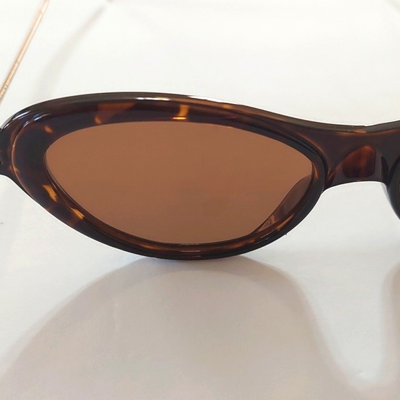 Prada NWOT Cat Eye Tortoise Frame With Gold Wire Arms Dark Lenses Made In Italy - Picture 2 of 7